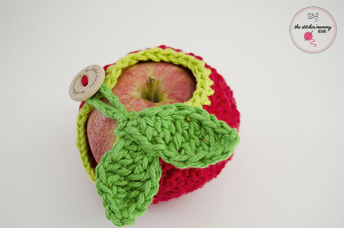 Apple of My Eye Apple Cozy - Free Pattern - The Stitchin Mommy